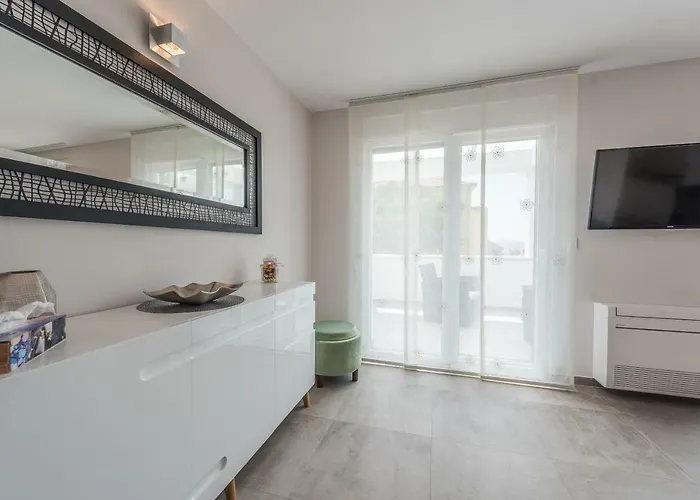 Апартаменты Franica